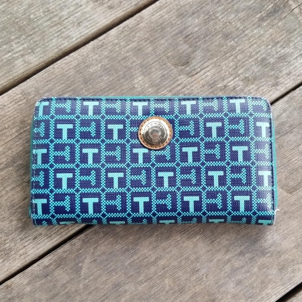 🏈Tommy Hilfiger wallet - Picture 1 of 4